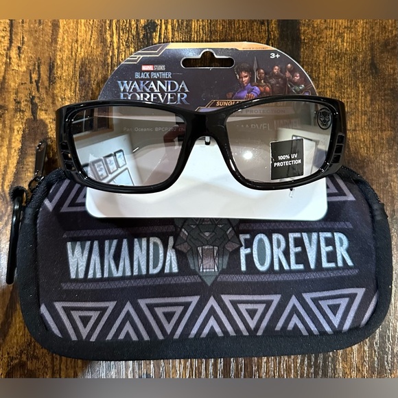 Marvel Kids Black Panther Sunglasses and Carry Case Set NWT 3+ years - Picture 1 of 5